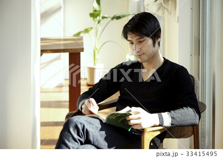 30代男性 休日読書 30代男性 休日読書 33415495