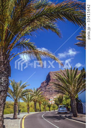 Road through the Valle Gran Rey village 33415642