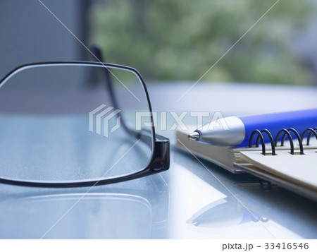 ビジネスイメージ・手帳・メガネ 33416546