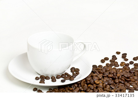 Coffee cup and coffee beans 33417135