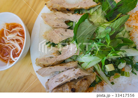 Soft thin vermicelli with marinated grilled Soft thin vermicelli with marinated grilled 33417556