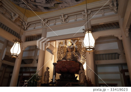北鎌倉円覚寺　仏殿　宝冠釈迦如来 33419023