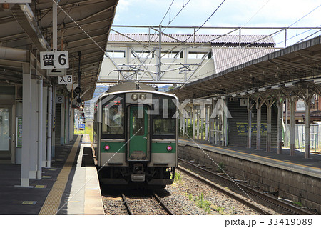 白石駅に停車中の東北本線701系（仙台地区） 33419089