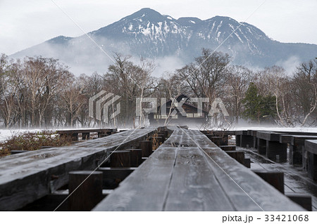 燧岳と山小屋と木道 燧岳と山小屋と木道 33421068