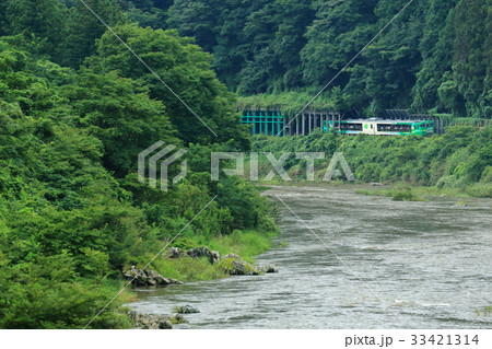 水郡線「奥久慈の風景と観光列車」 33421314