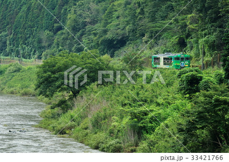 水郡線「山間部の川沿いを走る列車」 水郡線「山間部の川沿いを走る列車」 33421766