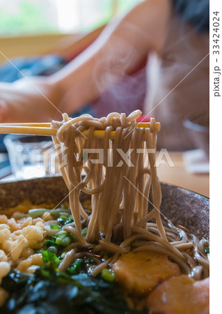 hot udon, a Japanese famous food 33424024