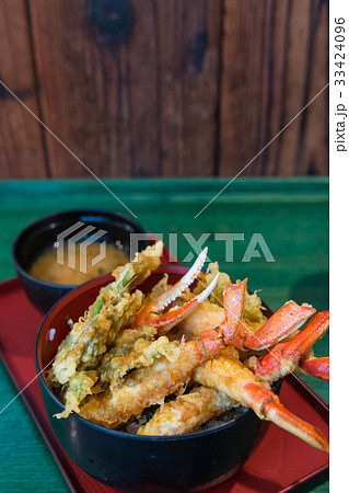 tempura of vegetable and crab with rice bowl 33424096