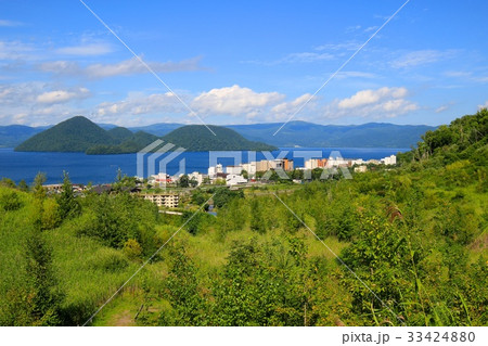 金比羅火口災害遺構散策路からみる洞爺湖温泉街 金比羅火口災害遺構散策路からみる洞爺湖温泉街 33424880