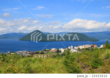 有くん火口付近からみる洞爺湖温泉街 有くん火口付近からみる洞爺湖温泉街 33425010