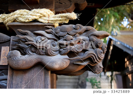 木製獅子彫刻 木製獅子の彫刻 赤と金 約30cm 木製獅子の彫刻