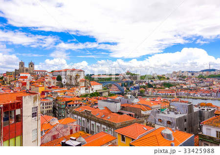 View over the old town of Porto, Portugal 33425988