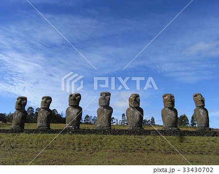 イースター島のモアイ像 イースター島のモアイ像 33430702