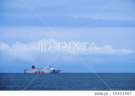 入港するカーフェリー 33431407