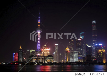 Shanghai cityscape by night in China Shanghai cityscape by night in China 33431474