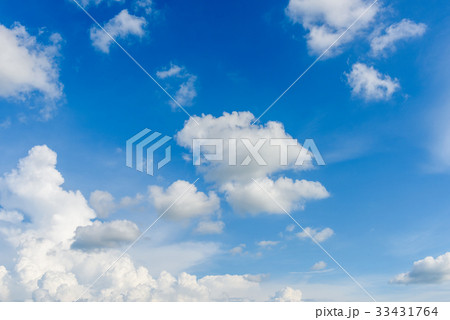 Beautiful cirrus clouds against the blue sky Beautiful cirrus clouds against the blue sky 33431764