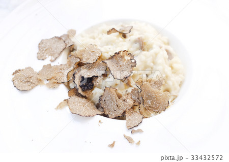 Risotto and black truffle serving in a white plate 33432572