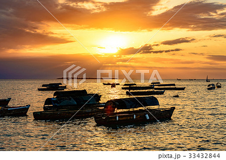 ストーン・タウンのサンセット(タンザニア、ザンジバル) 33432844