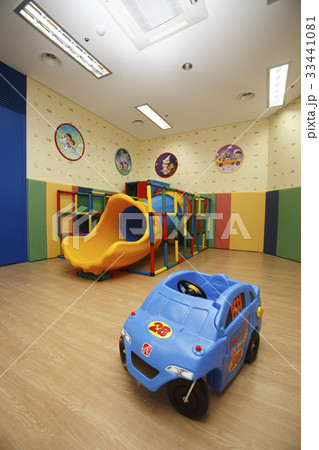 乗り物 滑り台 幼稚園 33441081