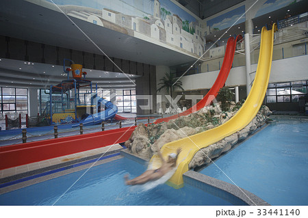 リゾート 滑り台 プール 33441140