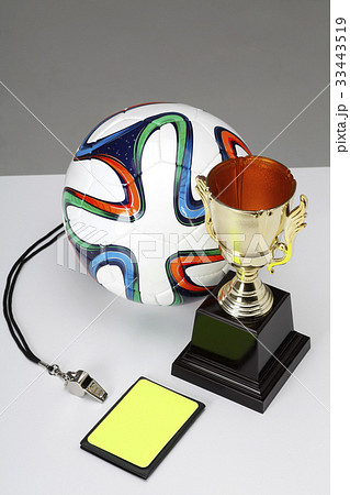 ボール イエローカード サッカー 33443519