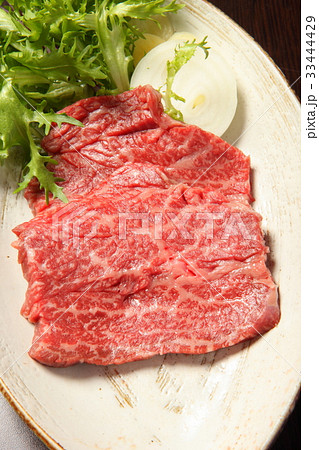 牛カルビ 牛肉 食べ物 33444429