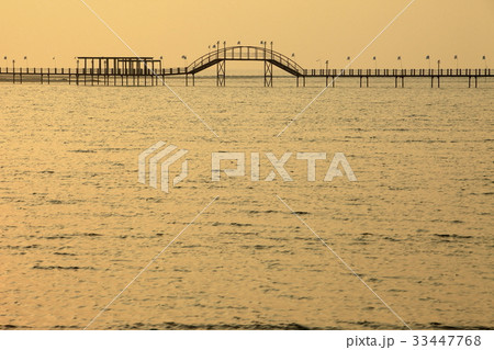夕焼け 橋 海 33447768
