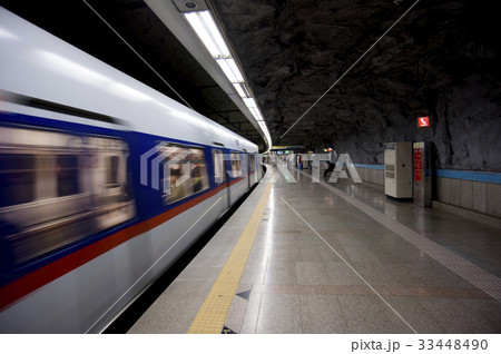 駅 電車 忠武路駅 33448490