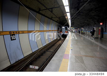 ソウル 駅 忠武路駅 33448494