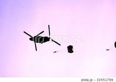 空軍 軍人 パラシュート 33451799