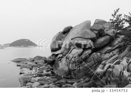 風景 モノクロ 磯 33454753