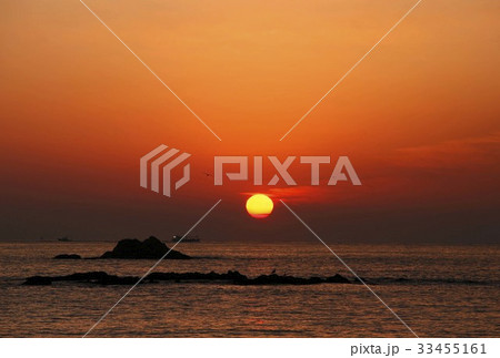 夕焼け 海 水平線 33455161