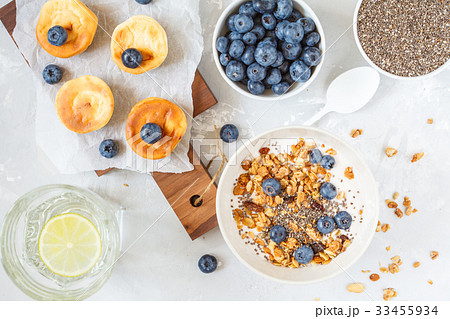 granola with yogurt and mini cheesecakes 33455934