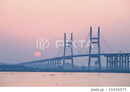 夕焼け 海 西海の大橋 33456075
