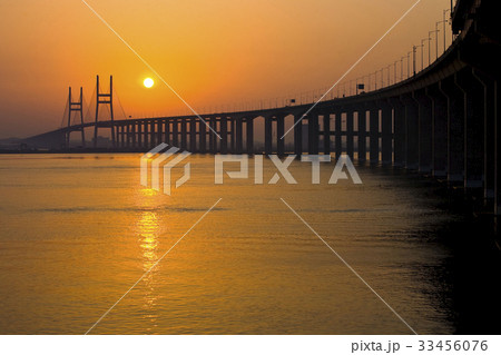 夕焼け 西海の大橋 日の出 33456076