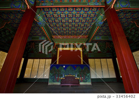 宮殿 モノラル 王座 33456402