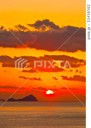 夕焼け シルエット 日の出 33456562