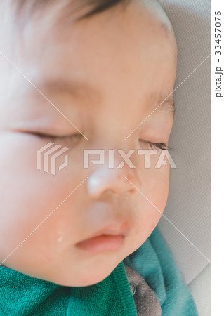 1 year old 1 year old 33457076