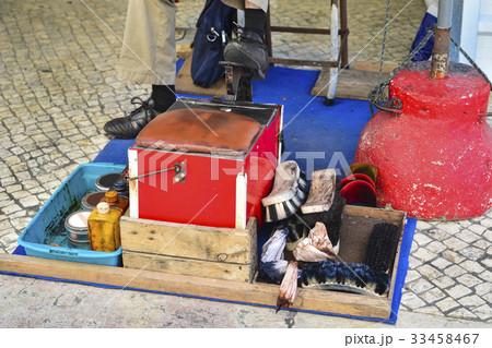 Shoes cleaning set on the street 33458467