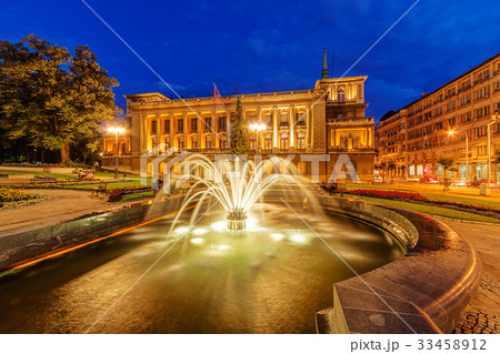 Classical building 33458912