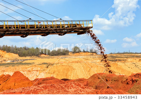 Open mining pit 33458943