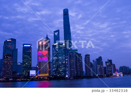 上海の夜景、金融街、外灘の夜 33462316