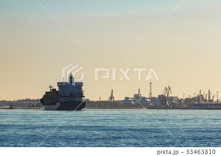 Grey container ship 33463810