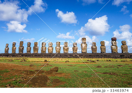 Moais statues, ahu Tongariki, easter island 33463974