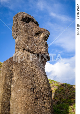 Moai statue on Rano Raraku volcano, easter island Moai statue on Rano Raraku volcano, easter island 33463982