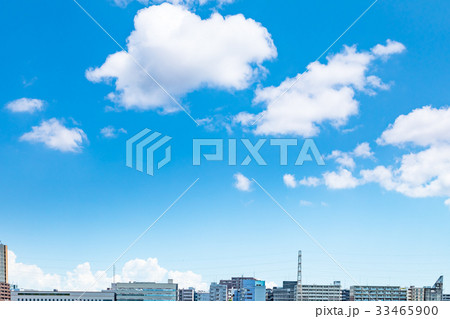 真夏の空　梅時期の晴れ間　雲　コピースペース　広いコピースペース　汎用的な空 33465900