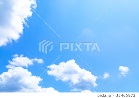 真夏の空 梅時期の晴れ間 雲 コピースペース 広いコピースペース 汎用的な空 真夏の空 梅時期の晴れ間 雲 コピースペース 広いコピースペース 汎用的な空 33465972
