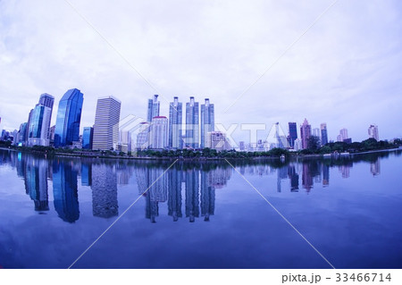 Evening View of Bangkok Downtown（バンコク都市部の夕景） 33466714