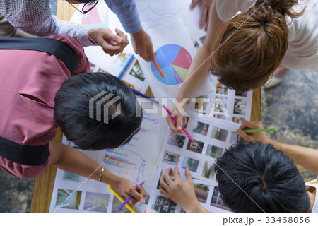 多国籍　クリエイティブ　スタートアップ企業 33468056