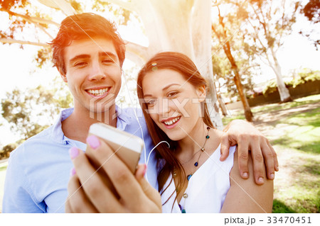 Young couple in the park 33470451